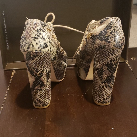 Preloved Faux snakeskin open toed platform Shoes - Picture 3 of 3